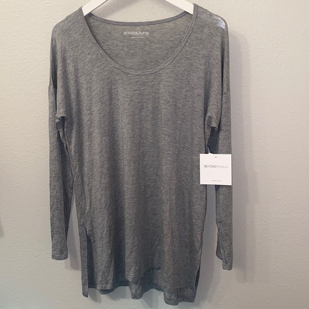 Beyond the bump Maternity Top Long Sleeve Size Large Gray activewear beyond yoga